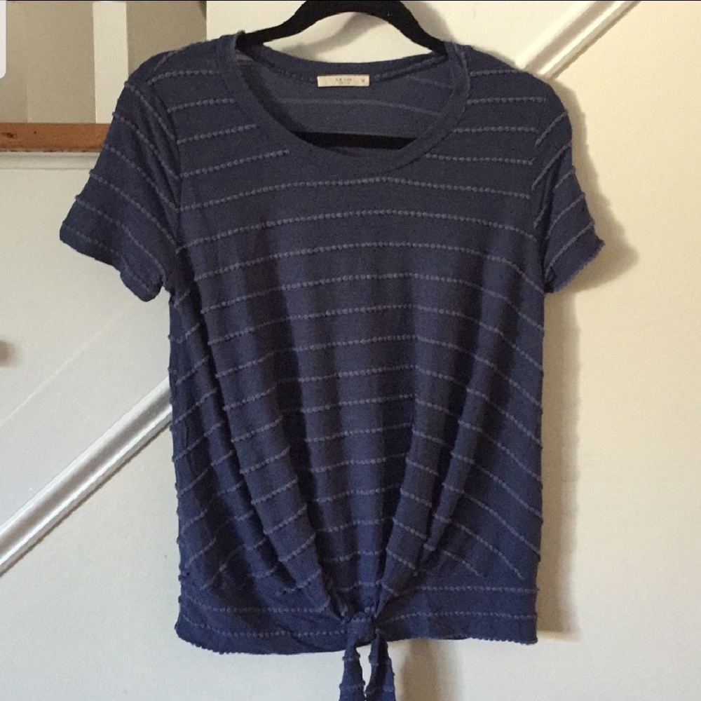 Textured Tie-front Top - Picture 2 of 7